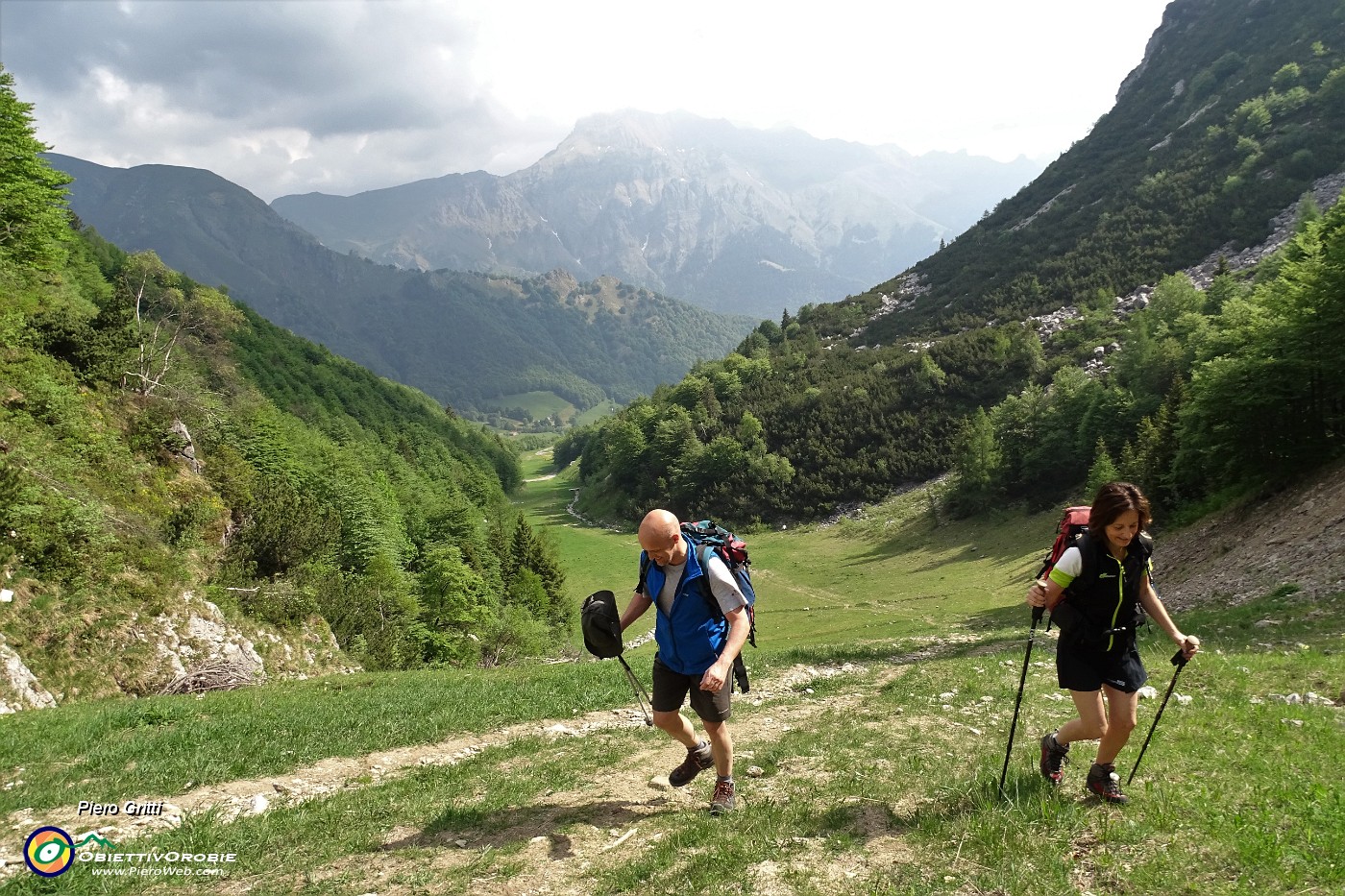 16 Vista sul percorso di salita ai Piani di Bobbio.JPG